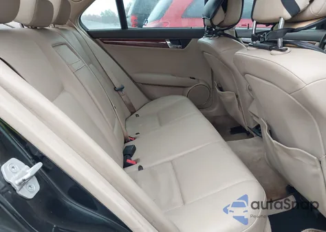 2011 Mercedes-Benz C 300 Luxury/Sport из США, поврежденный, VIN WDDGF5EB8BA461468